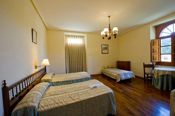 Hotel Restaurante La Casilla Cangas De Narcea Pokoj fotografie