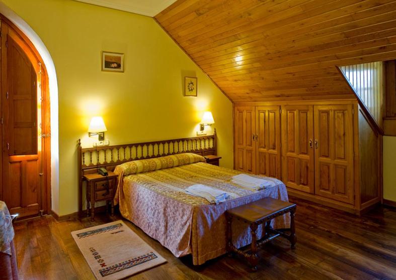 Hotel Restaurante La Casilla Cangas De Narcea Pokoj fotografie